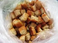 Чесночные крутоны