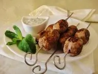 Кефта из ягненка с йогуртовым соусом