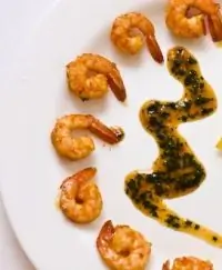 Креветочный коктейль с соусом из манго и базилика