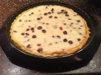 Клафутти с грушами и сушеной вишней