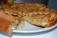 Луковый пирог с сыром