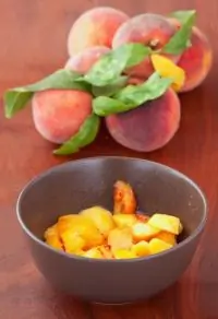 Жареные персики в сливочном масле