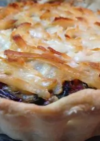 Тарт с пореем и мангольдом