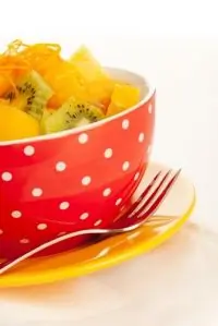 Легкий салат из ананаса и киви