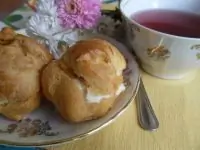 Эклеры с творожным кремом и жареными яблоками