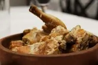 Цыпленок по чкмерски (цыпленок в чесночно-молочном соусе)