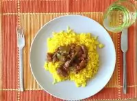 Свинина в кисло-сладком соусе с ананасами и рисом