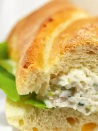 Сэндвичи с салатом из сельдерея и соусом ремулад