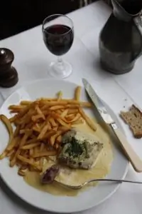 Стейк с горчичным соусом и сливочным картофелем