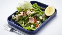 Салат из тунца и спаржи с фетой