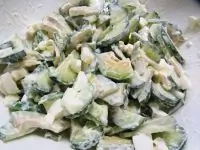 Салат из огурцов и авокадо