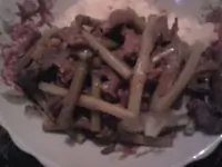 Говядина с чесночными стрелками