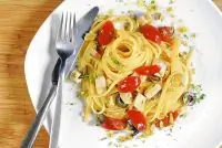 Баветте с меч-рыбой, маслинами и фенхелем