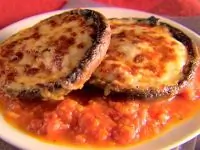 Баклажаны с пармезаном под соусом маринара