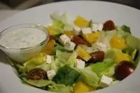 Свежий салат с черри, апельсинами и фетой