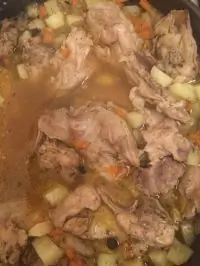 Кролик, тушеный с овощами и картофелем