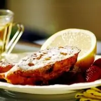 Тосты с малиновым пюре