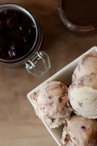 Вишневое трюфельное мороженое