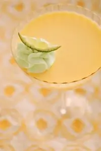 Апельсиновый поссет с лаймовыми взбитыми сливками