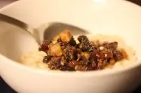 Овсяная каша с пряным яблочным конфитюром