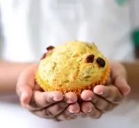 Веганские маффины с морковкой и клюквой