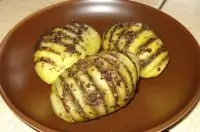 Картошка-гармошка с грибной начинкой