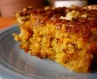 Манная запеканка с грецкими орешками и изюмом