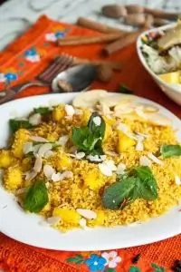 Кускус с манго, мятой и куркумой