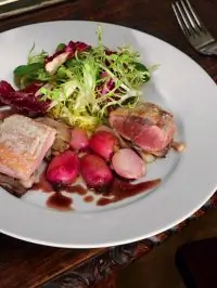 Утиное филе в миндале с жареными вешенками и томленой редиской