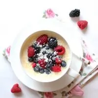 Тапиока с медом и свежей малиной