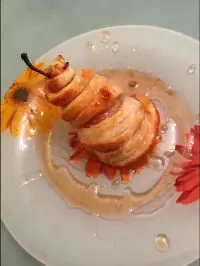 Медовые груши с пряностями в слоеном тесте