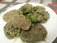 Сыроедческие котлеты с луком