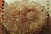 Торт с творожным кремом и меренгами