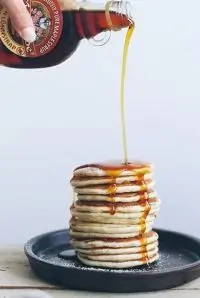 Канадские панкейки с кленовым сиропом