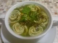 Суп с блинной лапшой (Minestra di frittata)