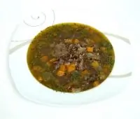 Суп из красного риса с говядиной