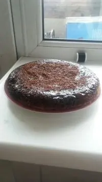 Пирог с вишней на коричневом сахаре