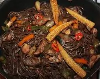 Гречневая лапша с курицей-терияки