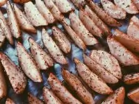 Молодой картофель по деревенски с паприкой