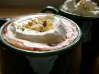 Горячий шоколад с ореховым ликером и жареным фундуком