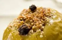 Яблоки, запеченные с орехами и медом