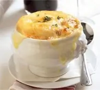 Куриный жюльен с грибами и твердым сыром