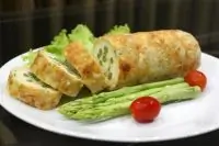 Рулет с сыром и спаржей