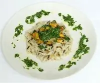 Четыре риса с мидиями и соусом из шпината