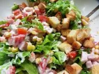 Салат с ветчиной и кукурузой