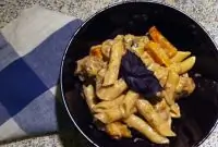 Пенне с тыквой и курицей