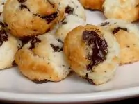 Воздушные кокосовые макаруны с шоколадом