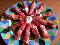 Рулетики из брезаолы с филадельфией и травами