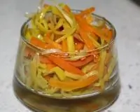 Теплый салат из моркови и лука-порея
