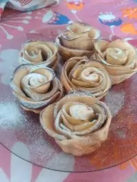 Яблочные розы